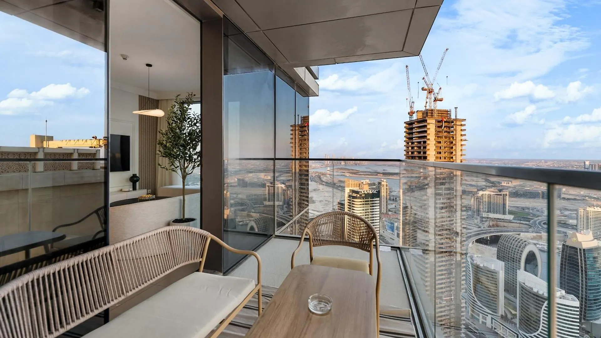 Magnificent - New Stylish 1 Bedroom In Downtown Dubai Apartment